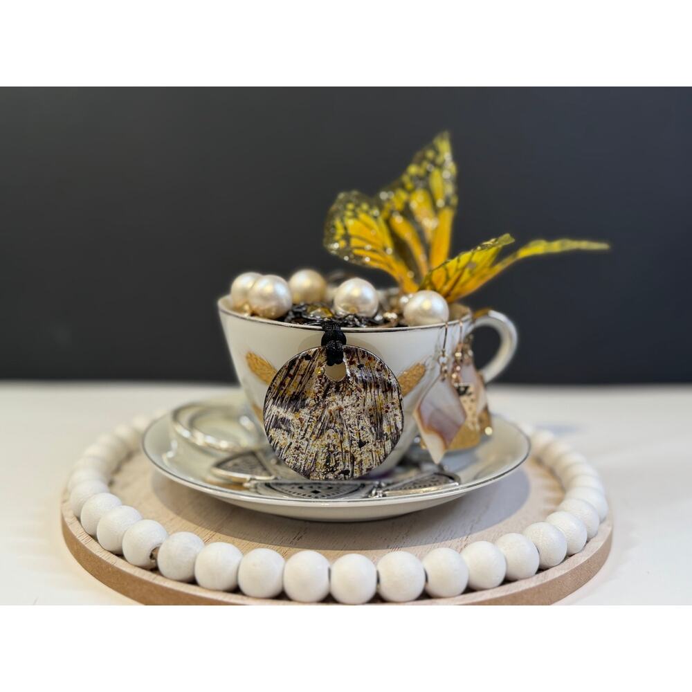 💜 Sip of Mystery TeaCup | 20+ pcs | 
“Golden Pearl Butterfly” Curated Bundle